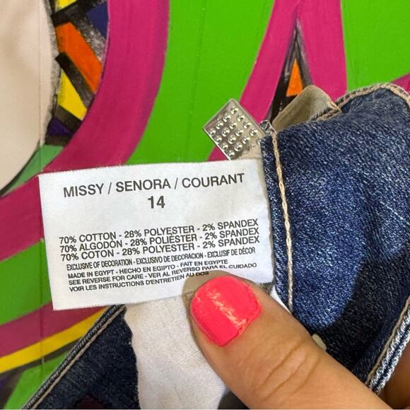 Gloria Vanderbilt Blue Jean Shorts with Floral Embroidery. Size 14. - Picture 6 of 7